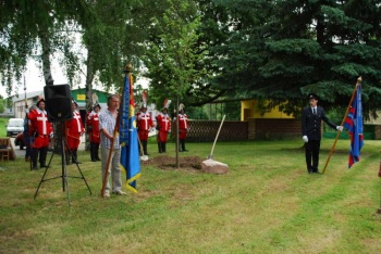 Všestary 650 let-12.6.2010 sázení lípy12